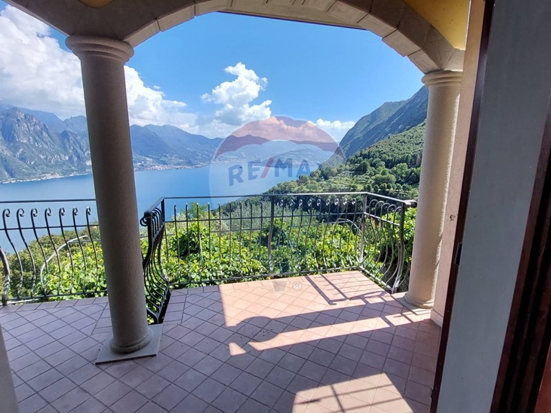 Casa Indipendente in Vendita a Fonteno, 220'000€, 260 m²