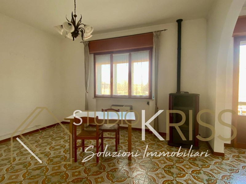 Appartamento in Vendita a Masi Torello, 68'000€, 134 m²