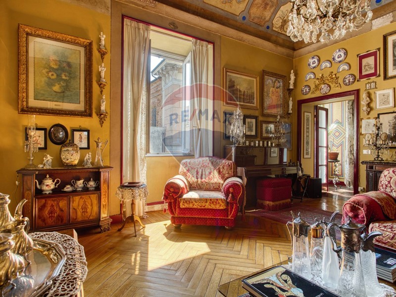 Appartamento in Vendita a Novara, 550'000€, 181 m²