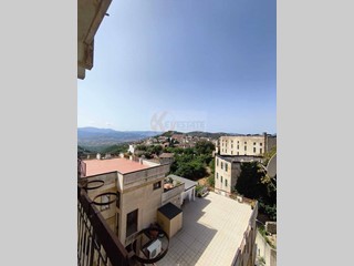 Appartamento in Vendita a Nuoro, 135'000€, 160 m²