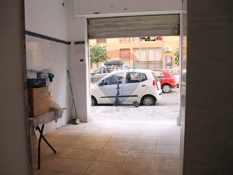 Immobile commerciale in Vendita a Palermo, 50'000€, 21 m²