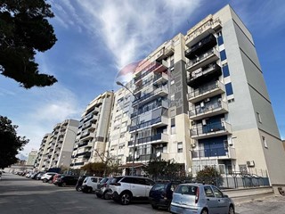 Quadrilocale in Vendita a Palermo, 128'000€, 116 m²