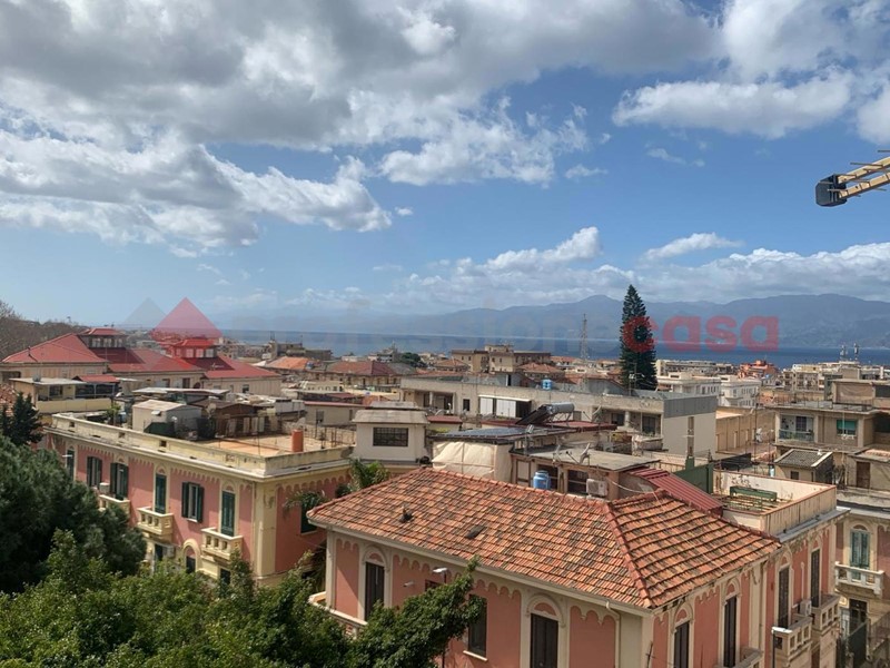Quadrilocale in Vendita a Reggio Calabria, 205'000€, 147 m²