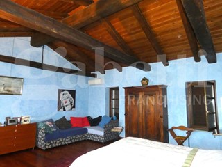 Casa Indipendente in Vendita a Pinerolo, 590'000€, 420 m²