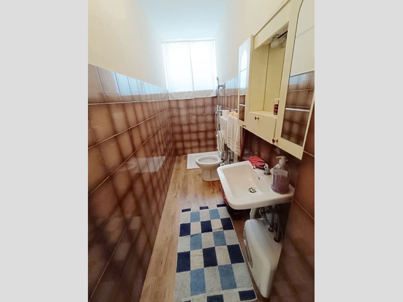 Capannone in Affitto a Aprilia, 750€, 150 m²