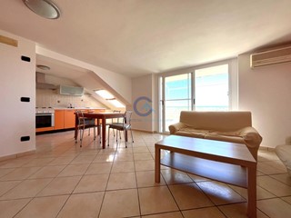 Quadrilocale in Vendita a Catanzaro, zona Catanzaro Lido, 160'000&euro;, 105 m², arredato