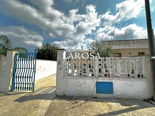 Casa Indipendente in Vendita a Melendugno, zona Torre Specchia, 150'000€, 126 m²