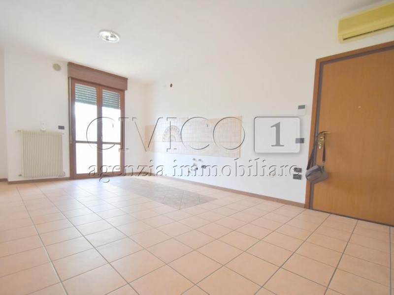 Trilocale in Vendita a Camisano Vicentino, zona Centro Paese, 127'000€, 65 m², con Box