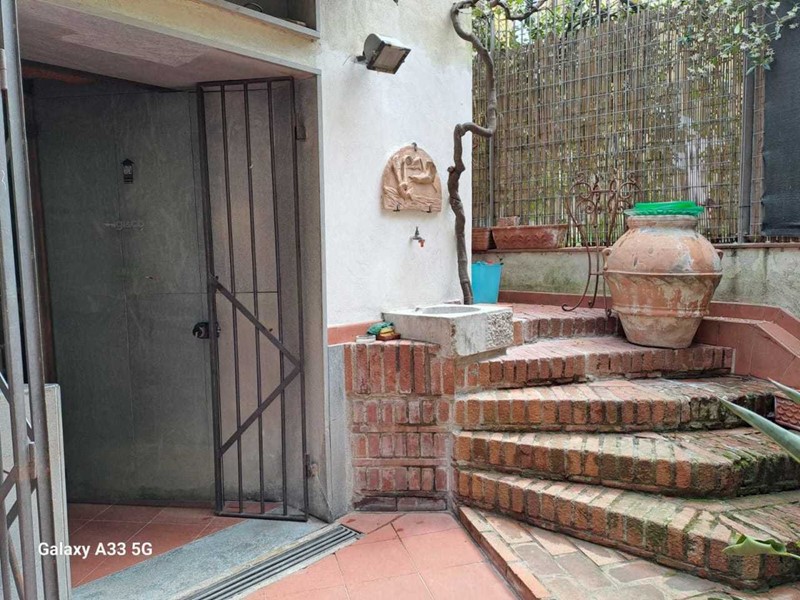 Immobile commerciale in Affitto a Sarzana, 1'500€, 62 m²