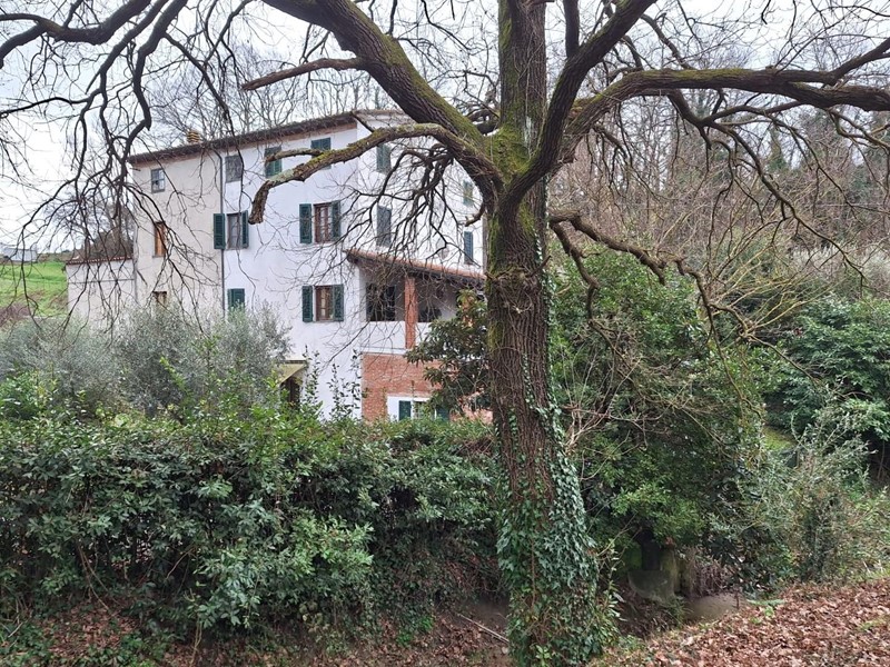 Casa Indipendente in Vendita a Capannori, zona Lappato, 280'000€, 200 m², con Box