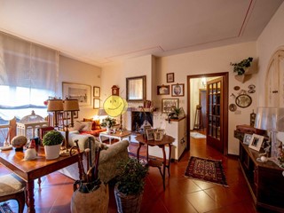 Appartamento in Vendita a Figline e Incisa Valdarno, zona Incisa, 230'000€, 135 m², con Box