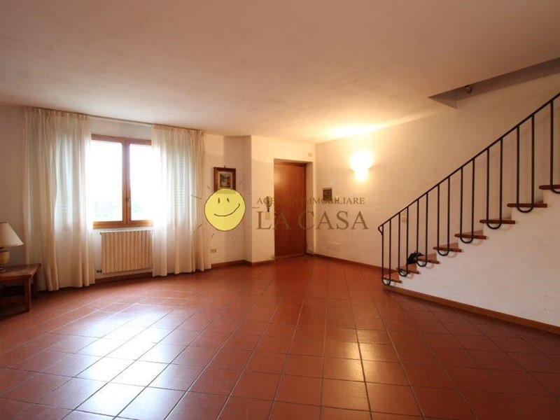 Casa Indipendente in Vendita a Figline e Incisa Valdarno, zona Incisa, 345'000€, 216 m², con Box