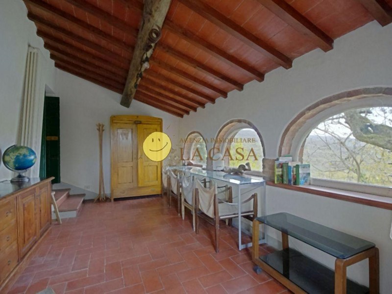 Casale in Vendita a Figline e Incisa Valdarno, zona Incisa, 450'000€, 250 m²
