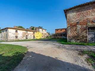 Casale in Vendita a Figline e Incisa Valdarno, 550'000€, 2115 m²