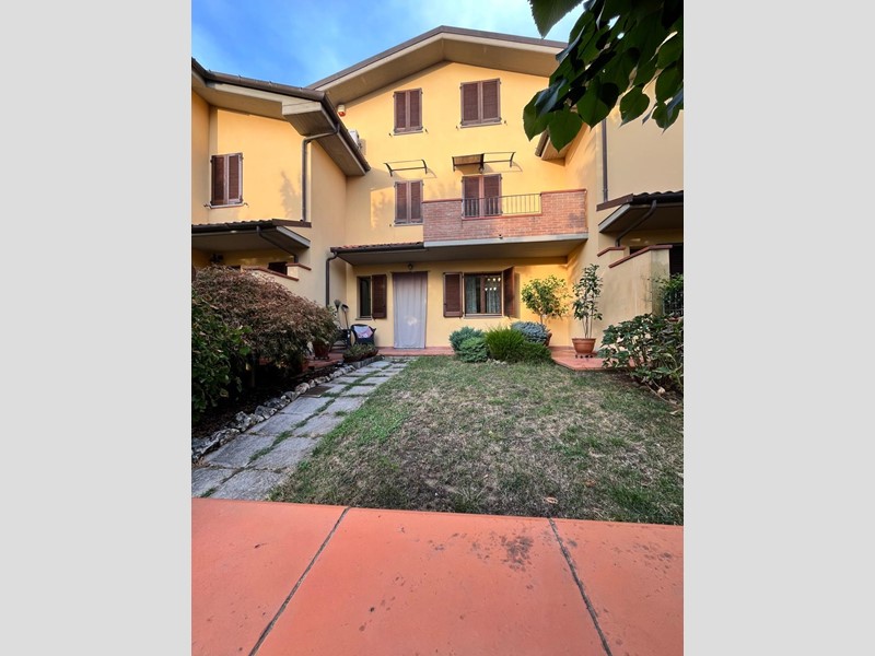 Villetta a schiera in Vendita a Altopascio, zona Le Spianate, 220'000€, 160 m², arredato