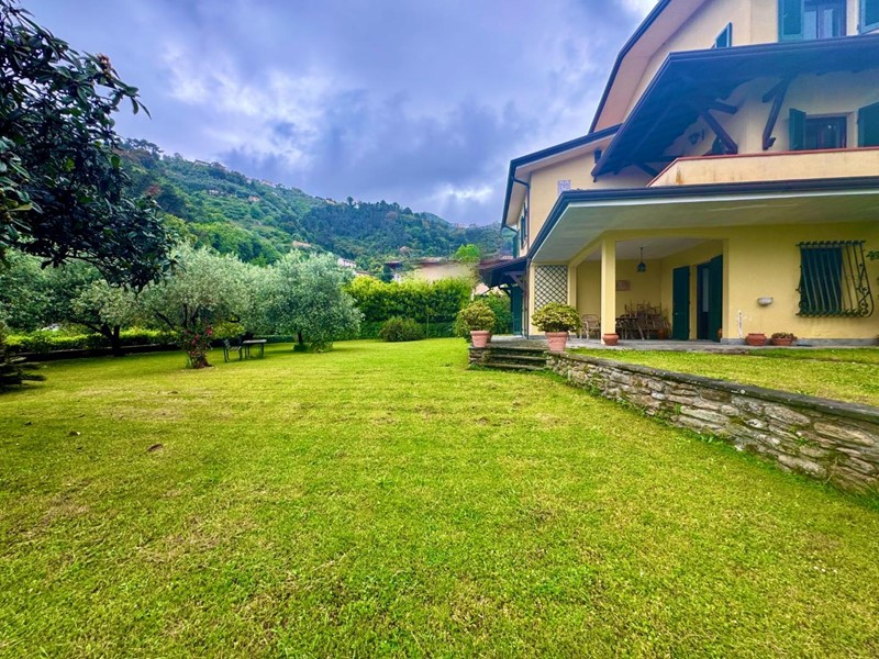 Villa bifamiliare in Vendita a Montignoso, zona Capanne, 490'000€, 150 m²