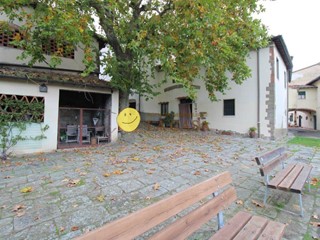 Casale in Vendita a Figline e Incisa Valdarno, zona Pian delle Macchie, 450'000€, 415 m²