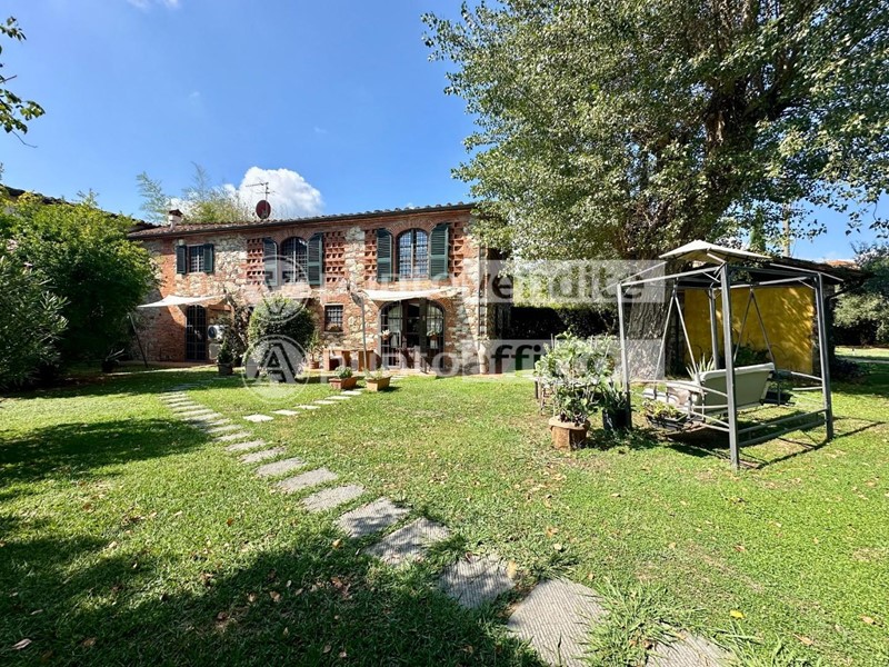 Casa di corte in Vendita a Lucca, 675'000€, 240 m²