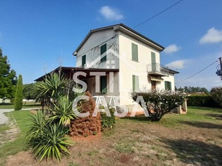 Casa Indipendente in Vendita a Castelfranco di Sotto, zona Orentano, 385'000€, 250 m²