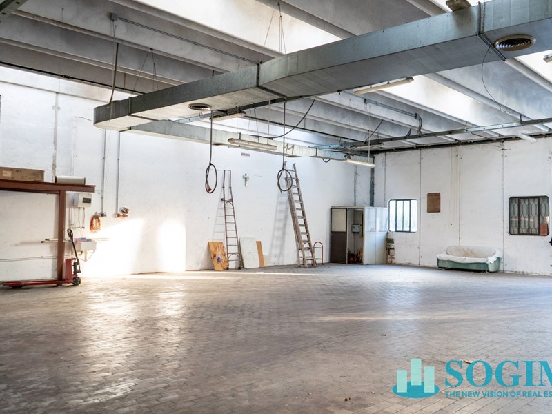 Laboratorio in Vendita a Albese con Cassano, 192'000€, 289 m²