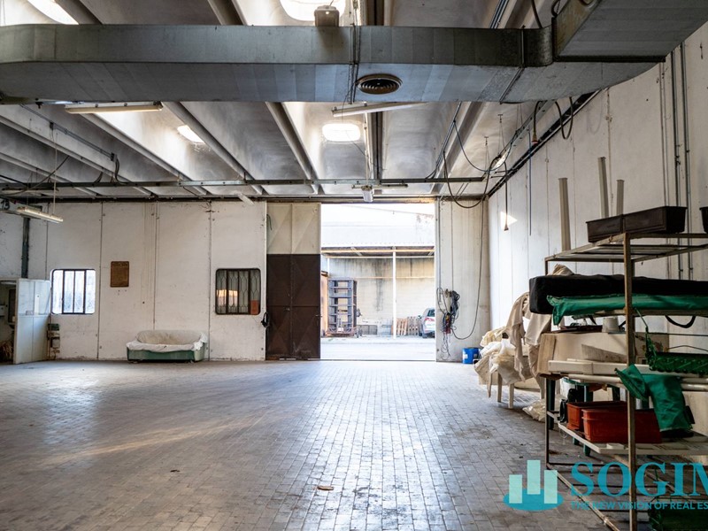 Laboratorio in Vendita a Albese con Cassano, 152'000€, 225 m²