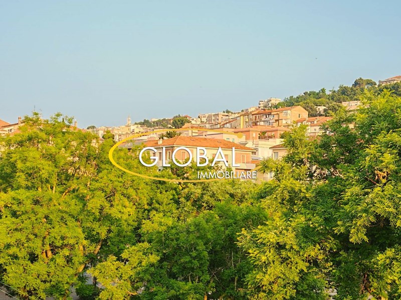 Appartamento in Vendita a Ancona, 450'000€, 160 m²