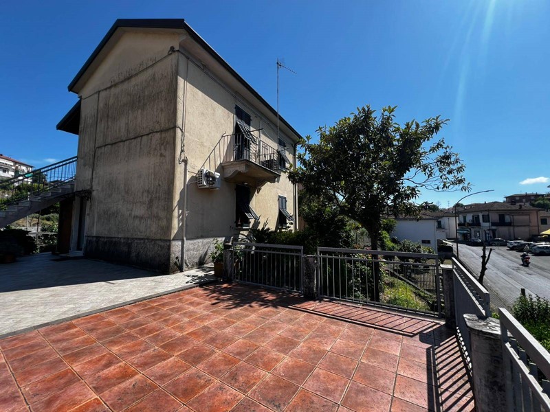 Casa Semi Indipendente in Vendita a Vezzano Ligure, 175'000€, 120 m²
