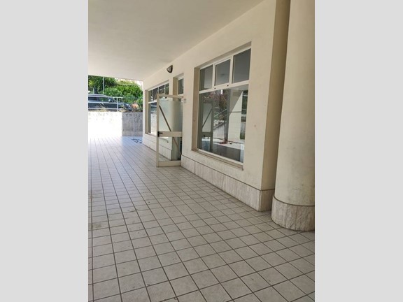 Immobile commerciale in Vendita a Spoltore, 165'000€, 129 m²