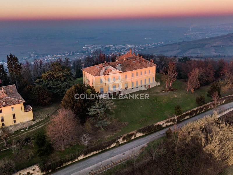 Appartamento in Vendita a Santa Giuletta, 3'500'000€, 5500 m²