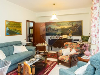 Quadrilocale in Vendita a Santa Venerina, 80'000€, 131 m²