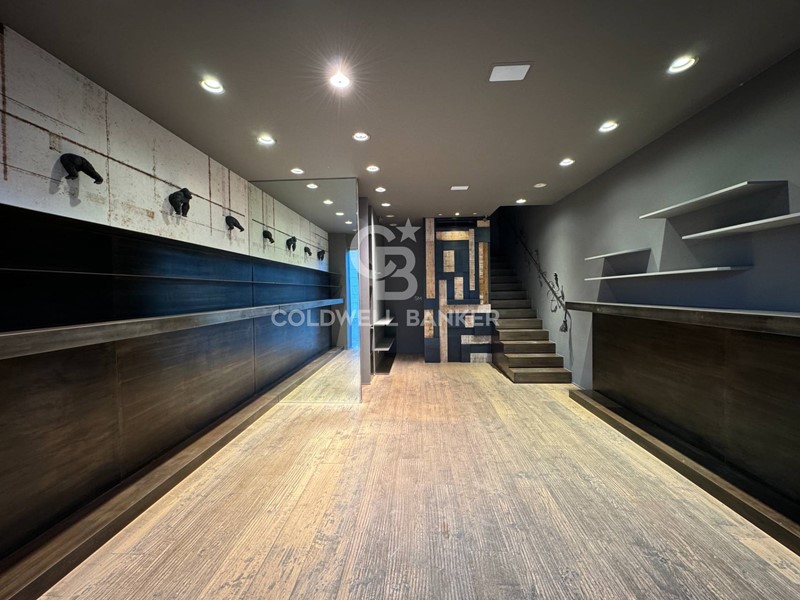 Negozio in Affitto a Riccione, 2'650€, 60 m²