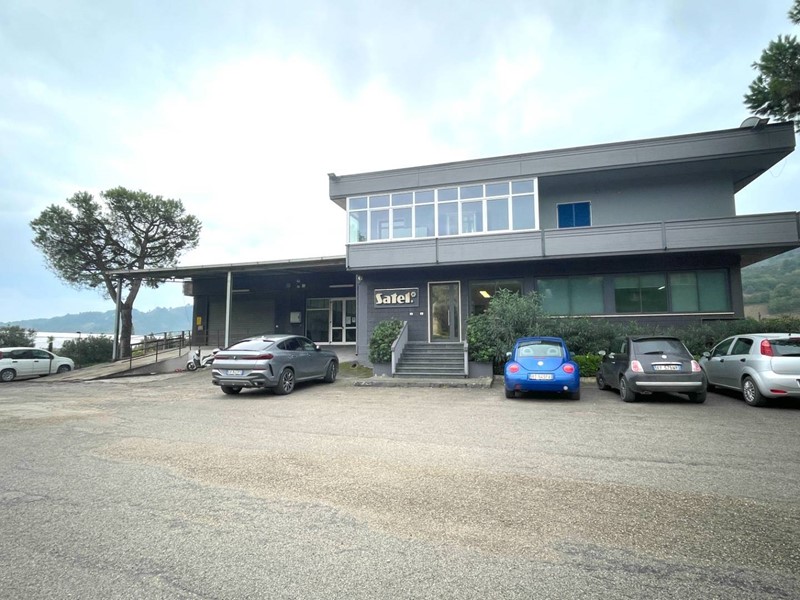 Laboratorio in Vendita a Ripatransone, 600'000€, 2000 m²