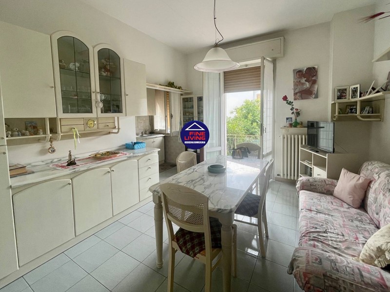 Appartamento in Vendita a Pesaro, 250'000€, 190 m²