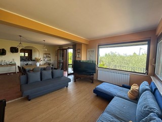 Villa in Vendita a Pianella, 400'000€, 400 m²