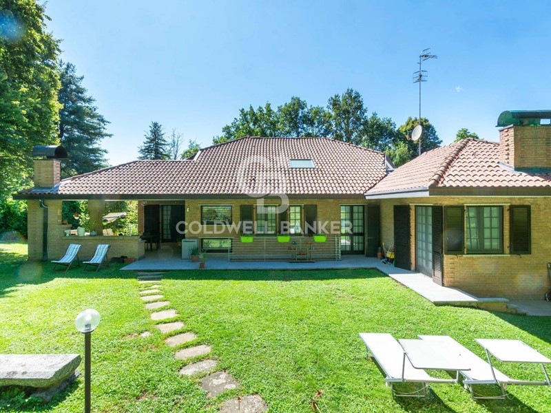 Villa in Vendita a Carimate, 1'220'000€, 717 m²