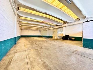 Capannone in Vendita a Certosa di Pavia, 449'000€, 1140 m²
