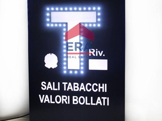 Attività commerciale in Vendita a Genzano di Roma, 280'000€, 66 m²