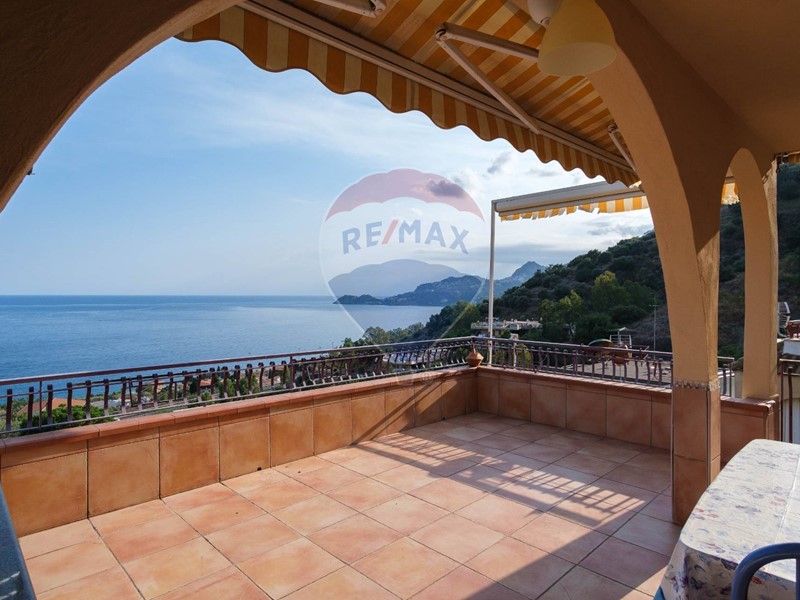 Appartamento in Vendita a Letojanni, 170'000€, 76 m²