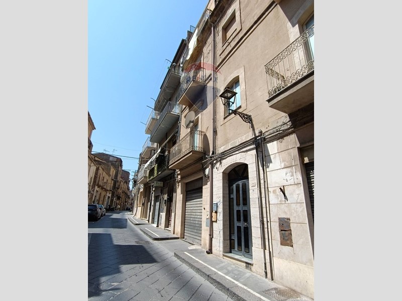 Appartamento in Vendita a Enna, 99'000€, 158 m²