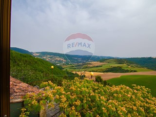 Trilocale in Vendita a Fabriano, 25'000€, 67 m²