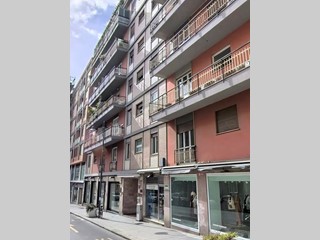 Negozio in Affitto a Cagliari, 1'500€, 101 m²
