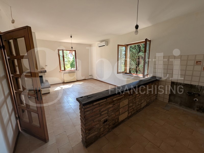 Casa Indipendente in Vendita a Torgiano, 255'000€, 200 m²