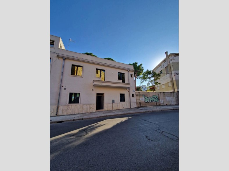 Casa Indipendente in Affitto a Brindisi, 800€, 60 m², arredato