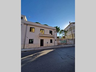 Casa Indipendente in Affitto a Brindisi, 800€, 60 m², arredato