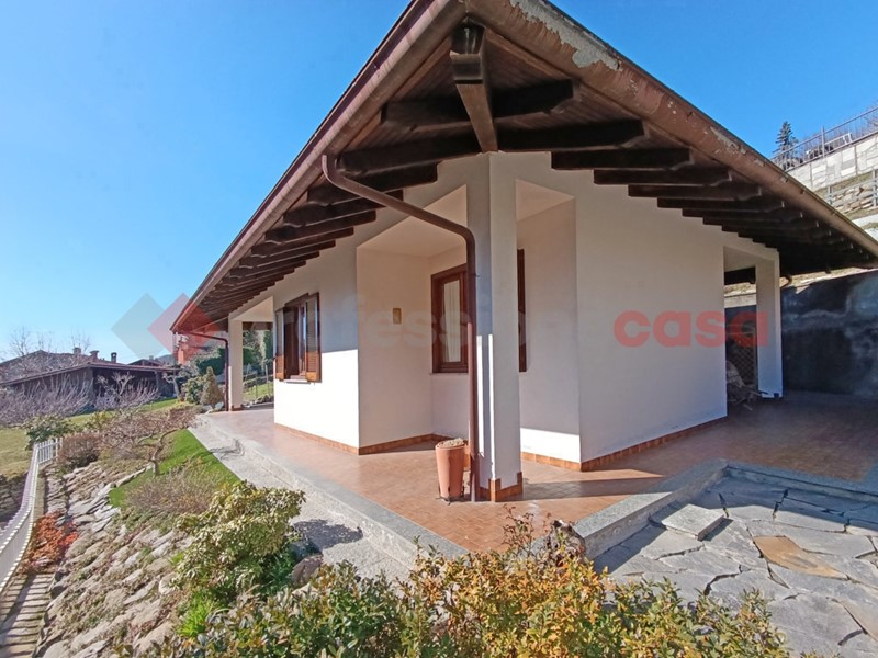 Casa Indipendente in Vendita a Nebbiuno, 220'000€, 100 m²