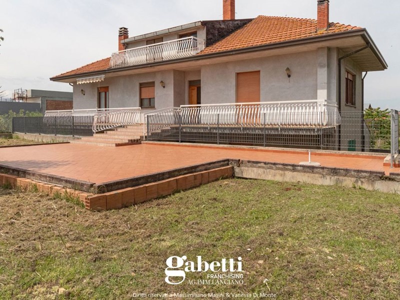 Appartamento in Vendita a San Vito Chietino, 174'000€, 190 m²