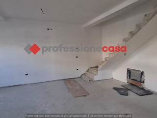 Villa in Vendita a Pomezia, 270'000€, 90 m²