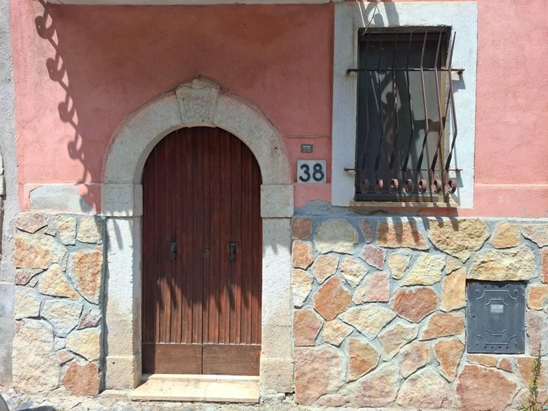 Casa Indipendente in Vendita a Tagliacozzo, 50'000€, 95 m²