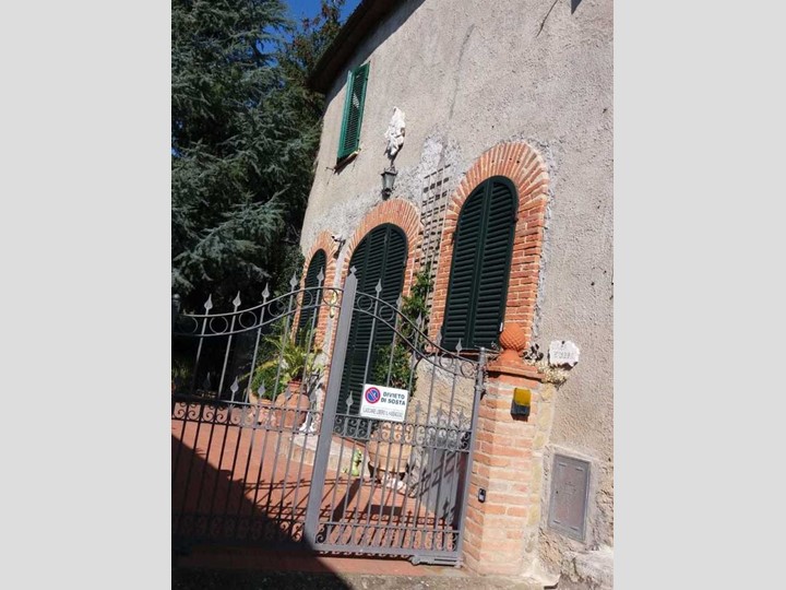 Casa Semi Indipendente in Vendita a Sinalunga, zona Scrofiano, 180'000€, 120 m²