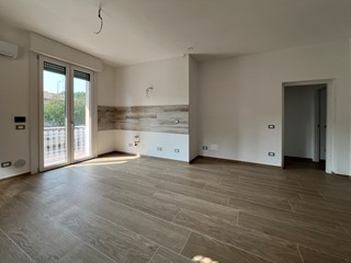Appartamento in Vendita a Reggio Emilia, zona San Pellegrino, 240'000€, 90 m², con Box